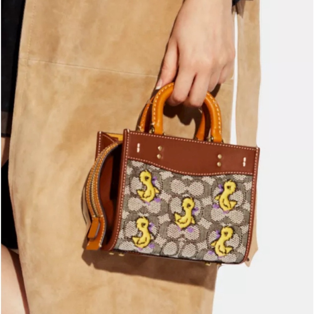 COACH 1941 Rogue 17 / Signature Textile Jacquard / Duck Motif